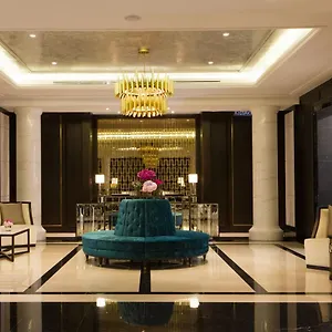 The Ritz-carlton, Отель